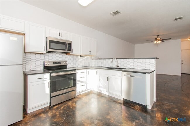 Building Photo - 223 N Mary Jo Dr