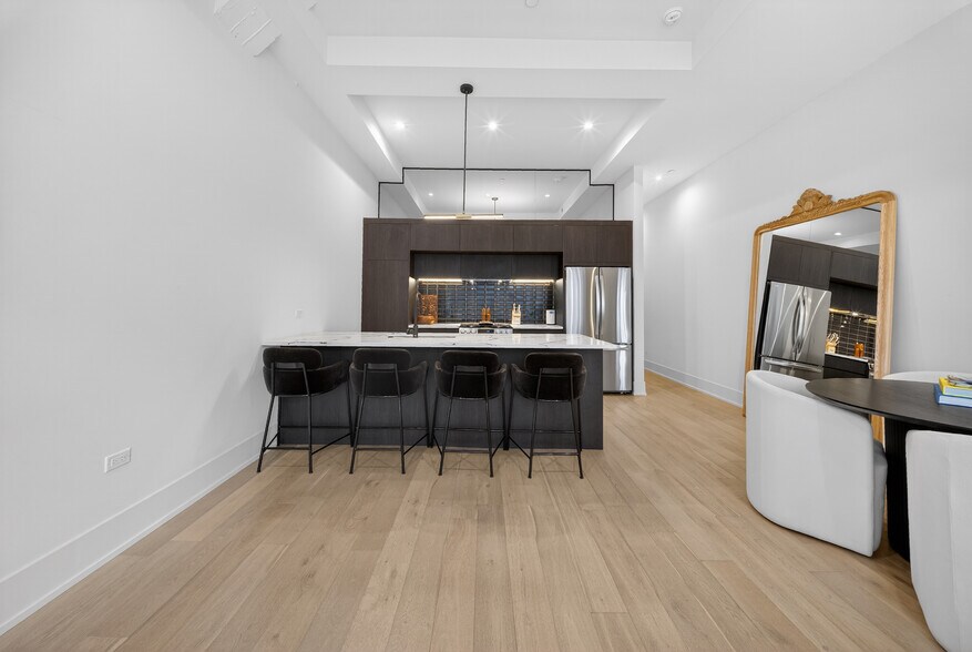 Building Photo - 318 W Grand Ave