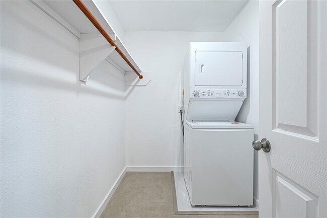 Building Photo - 5718 Eskridge St