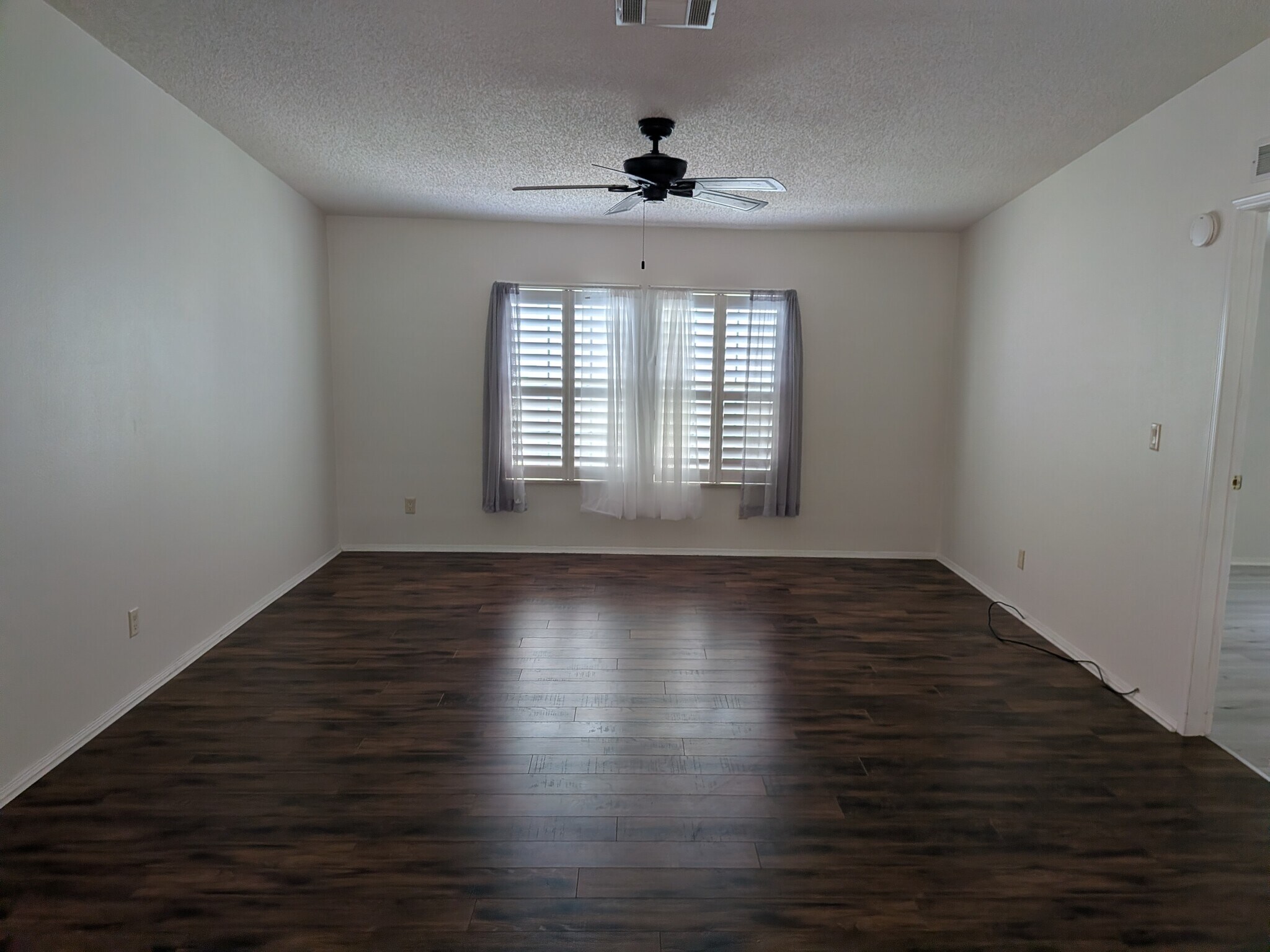 Building Photo - 215 Tiger Lilly Dr