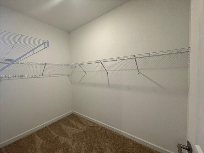 Building Photo - 1120 SW 7th Ct