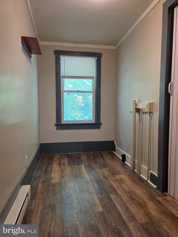 Building Photo - 208 W Railroad St