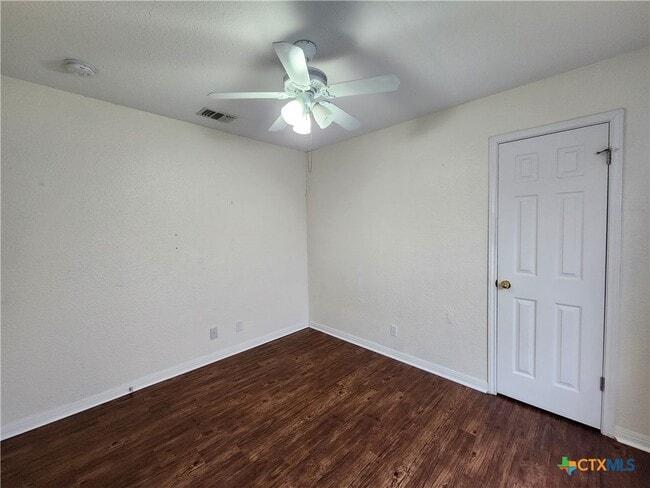 Building Photo - 249 Glenbrook Dr