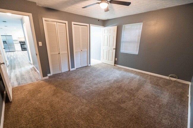 Building Photo - 2013 Shady Oaks Dr