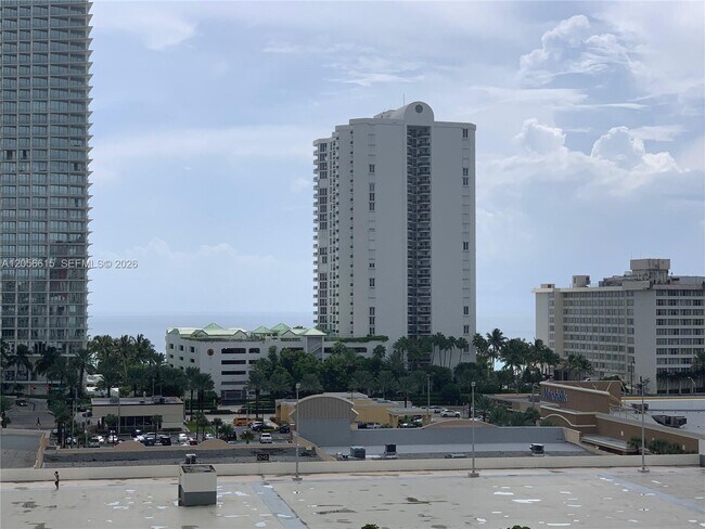 Building Photo - 17011 N Bay Rd