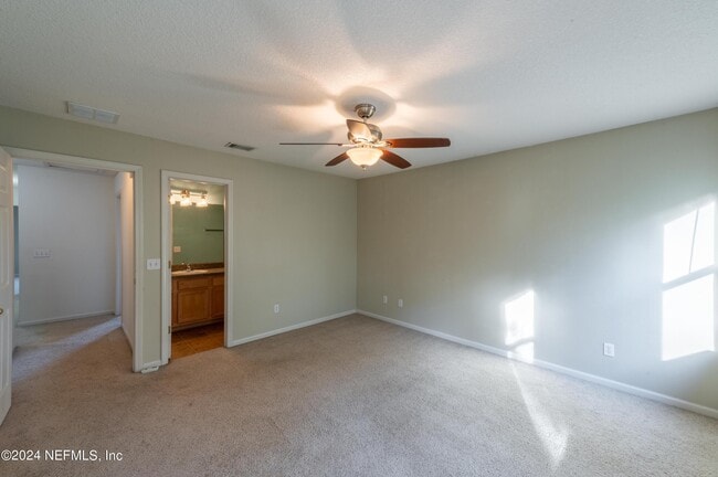 Building Photo - 807 Scrub Jay Dr