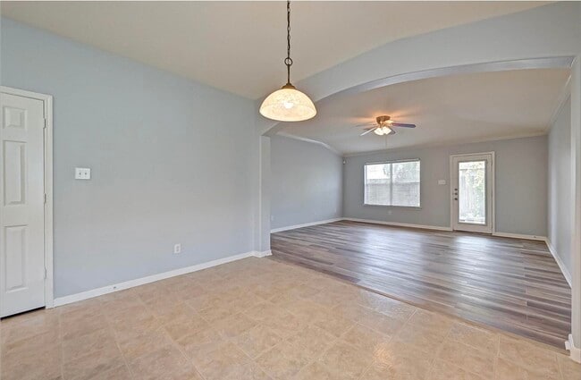 Building Photo - 26435 Marble Falls Bend