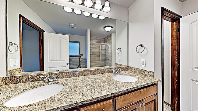 Building Photo - 412 Charles Ct