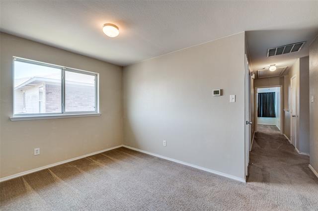 Building Photo - 2326 Kingsway Dr