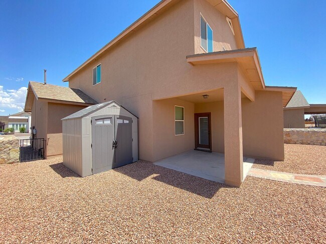 Building Photo - East El Paso LARGE 4bed/2.5bath Refrig A/C!