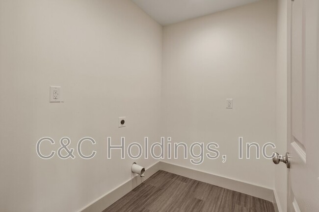 Building Photo - 104 S 195th E Ave