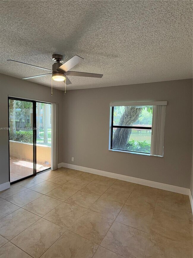 Building Photo - 9999 Summerbreeze Dr