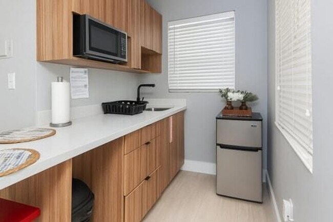 Building Photo - 320 Walnut St