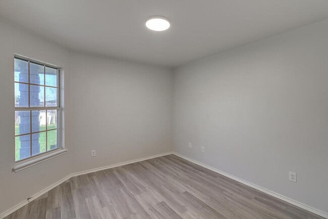 Building Photo - 7605 Cougar Dr
