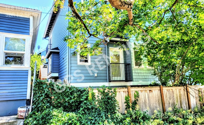 Building Photo - 168 18th Ave