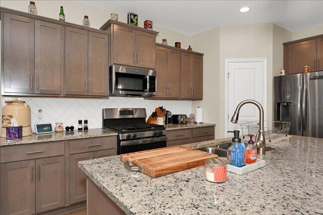 Building Photo - 3 Bedroom, 2 Bath brick home.