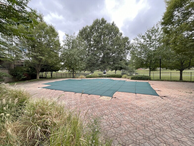 Pool - 5565 Seminary Rd