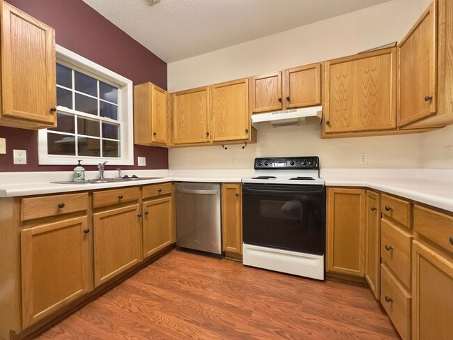 Building Photo - Charming Townhouse in Prime Morrisville Location!