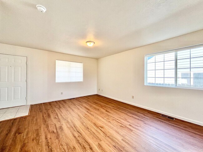 Building Photo - 3 Bed 2 Bath Home in Heart of Bozeman