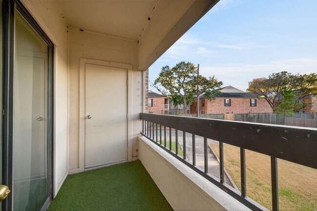 Building Photo - 2211 S Braeswood Blvd