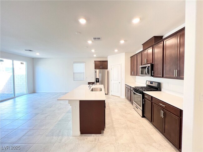 Building Photo - 7012 Sylmar Ave