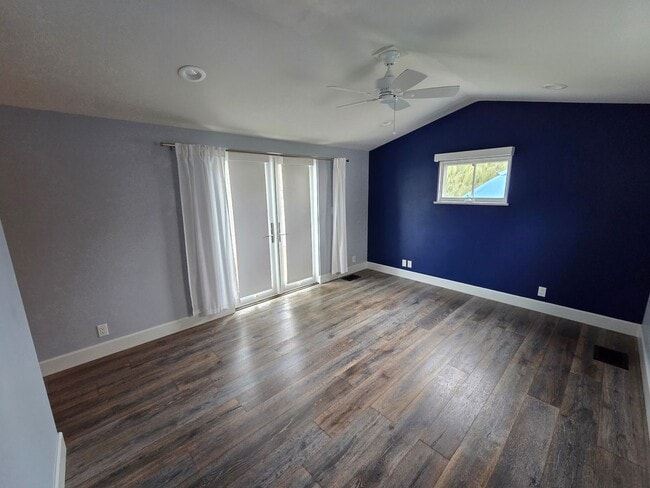 Building Photo - 2 Bedroom, 2 Bath House Near the Beach