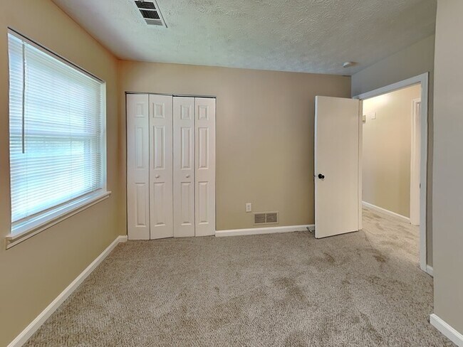 Building Photo - Move-in Ready, 3 Bedroom Home!