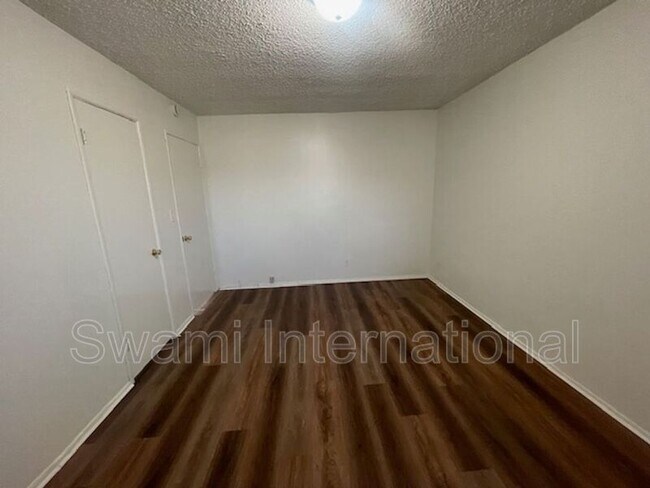 Building Photo - 1303 W 107th St
