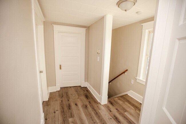 Building Photo - 1806 Marne Ave