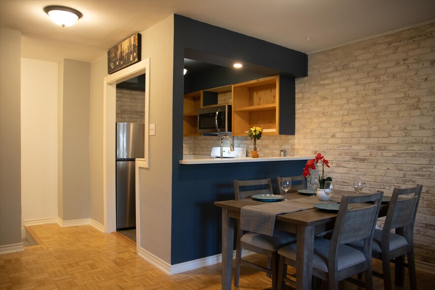 Kitchen/Dining Area - 8030 Broadway St