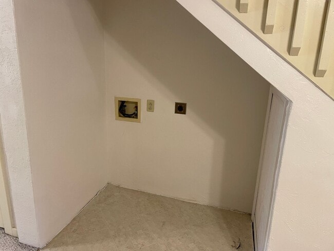 Building Photo - Duplex