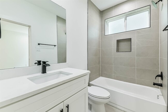 Building Photo - 5703 Balbo St