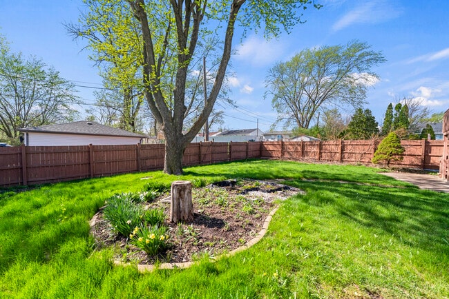 Building Photo - 15222 Huntington Ct