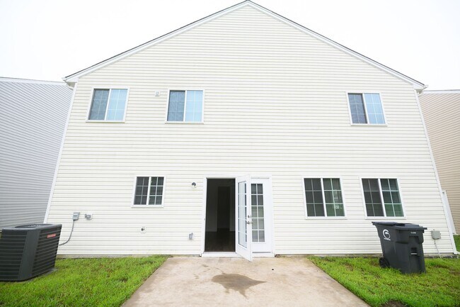Building Photo - Like new construction 2 story home 4 bedro...