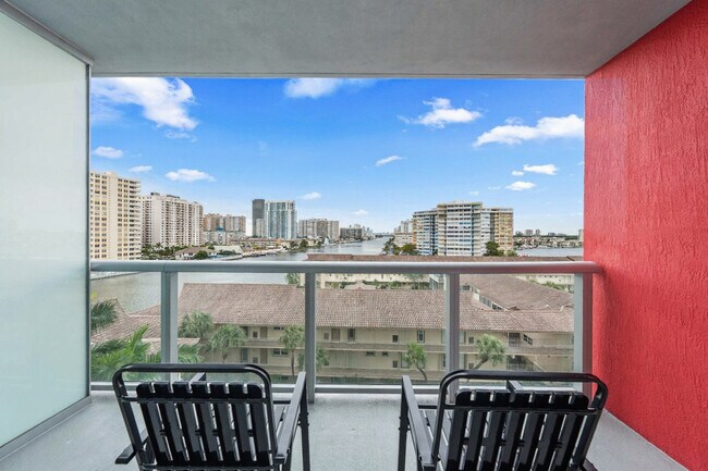 Building Photo - 2602 E Hallandale Beach Blvd