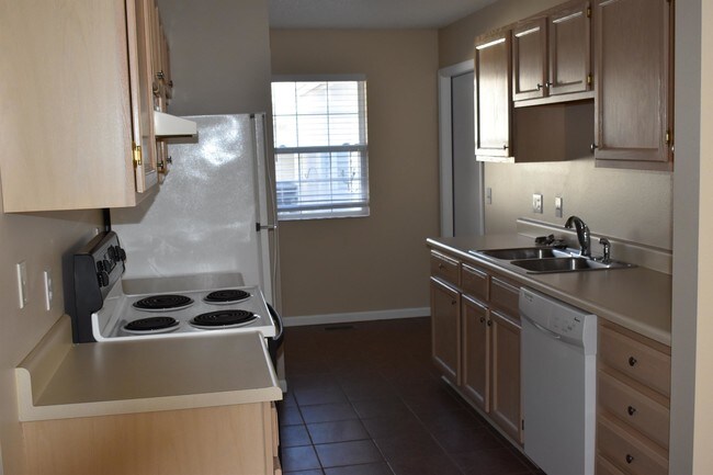 Building Photo - 2923 Bluff Ridge Dr