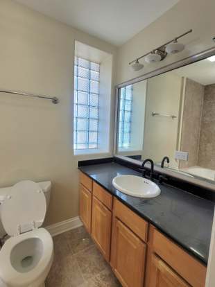 Building Photo - 5324 S King Dr
