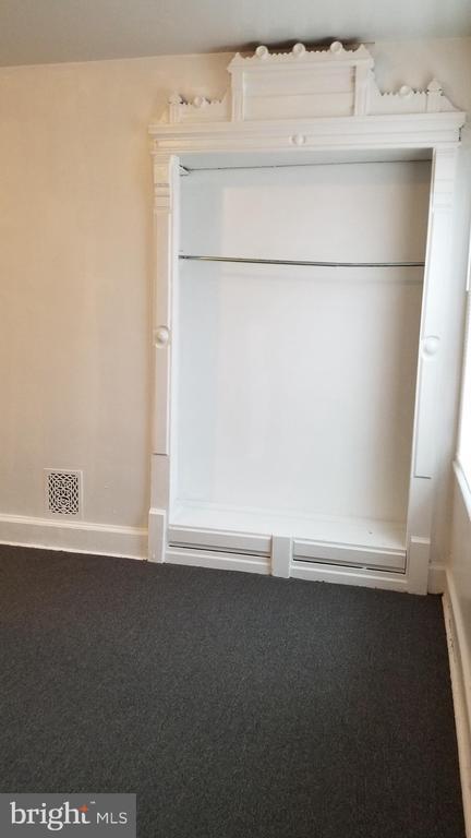 Building Photo - 1831 N Croskey St