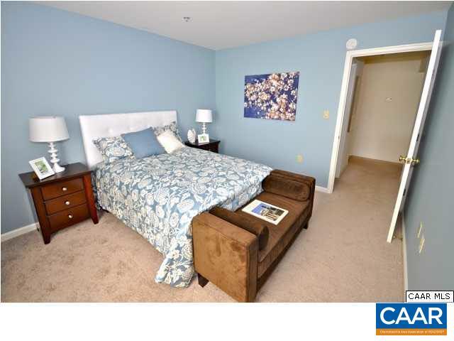 Building Photo - 200 Lake Club Ct