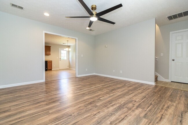 Building Photo - 134 Twin Lakes Dr