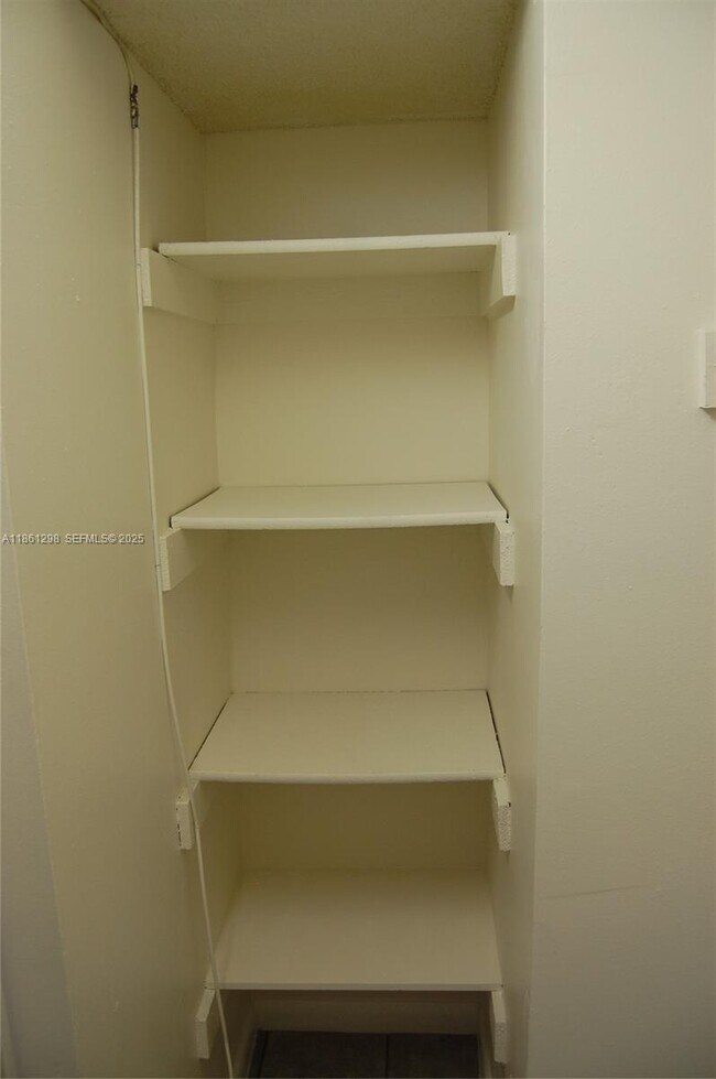 Building Photo - 1334 Collins Ave