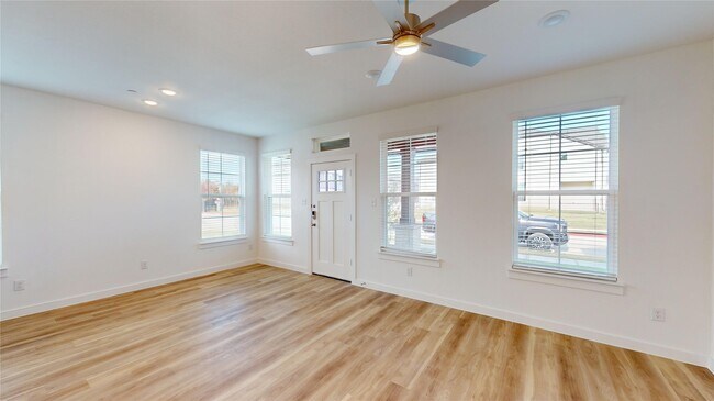 Building Photo - 2920 ELLE DR