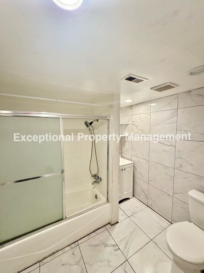 Building Photo - 8047 Laurel Ave