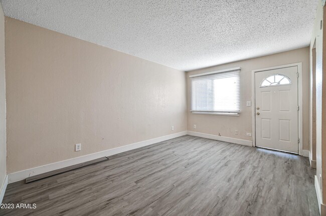 Building Photo - 3141 E Cypress St