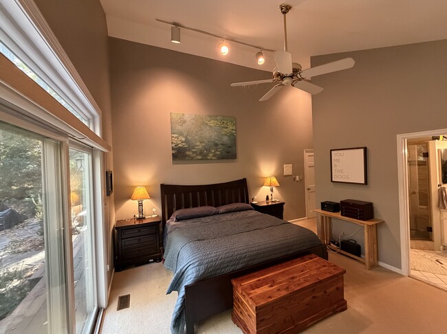 Building Photo - 6460 Eppard St