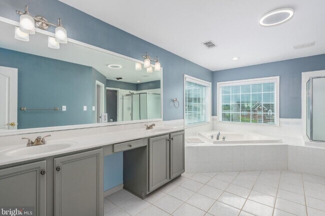 Building Photo - 73 Anthony Taylor Way