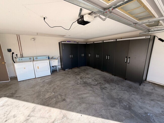 Building Photo - Remodeled 3 Bedroom Lakewood House For Rent-Ready For Move-in ASAP!