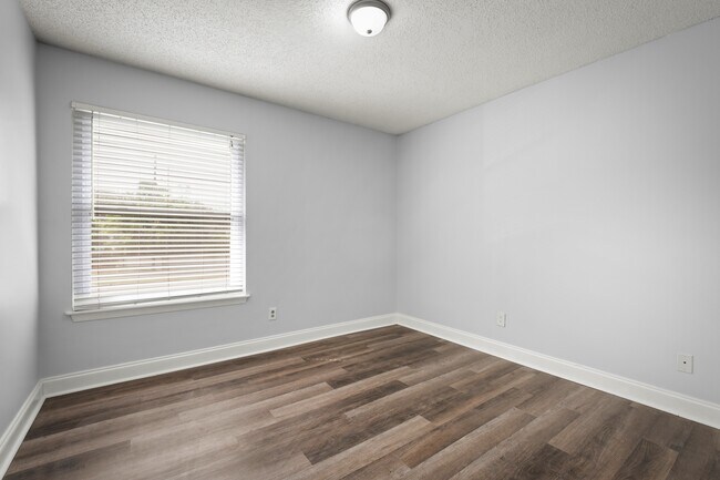 Building Photo - 3737 Loretto Rd