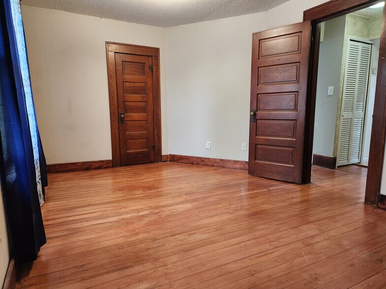 Building Photo - 123 N Thomas St