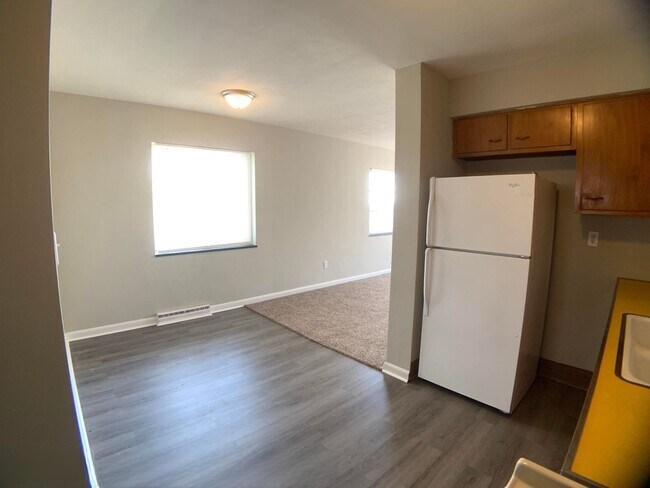 Building Photo - 2425 Springmont Ave